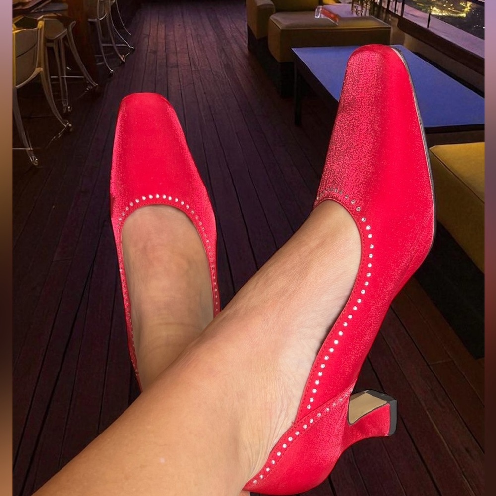 Gorgeous Valenti Franco red satin like classic heel with a touch of sparkle.